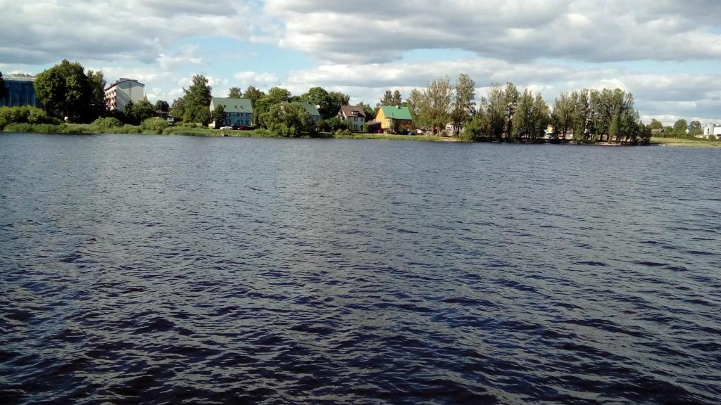 Výhled na řeku, která protéká v blízkosti ubytování v soukromí