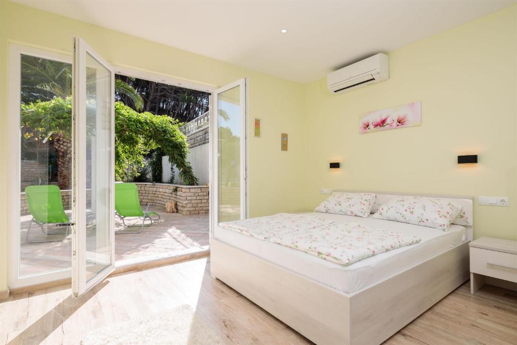 Posteľ alebo postele v izbe v ubytovaní Apartments and Room Alen