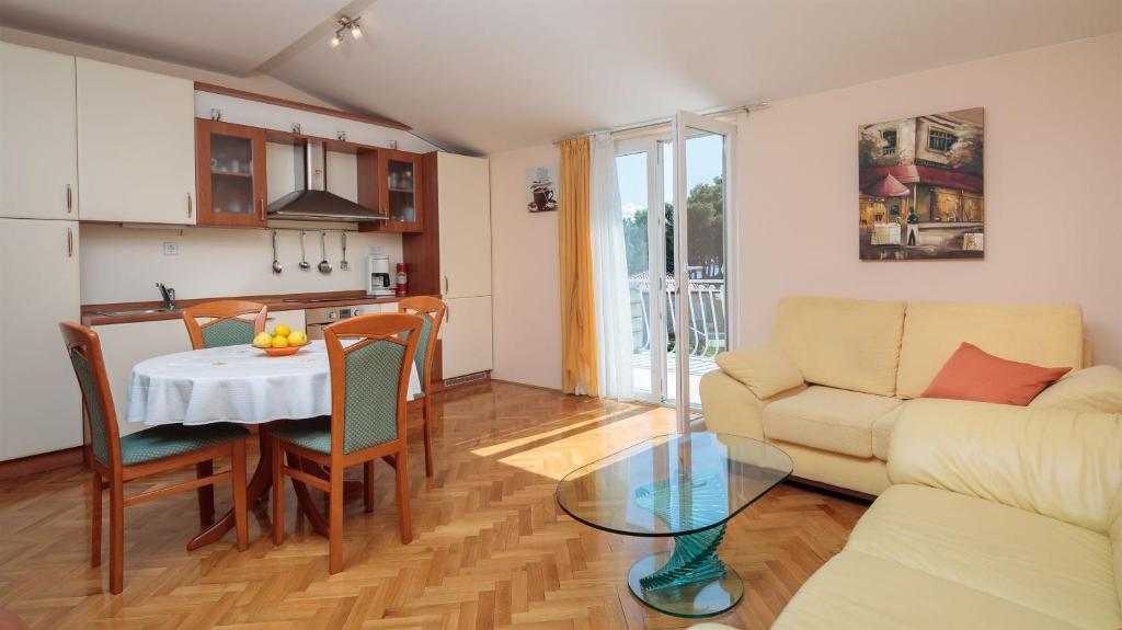 Kuchyňa alebo kuchynka v ubytovaní Apartments and Room Alen