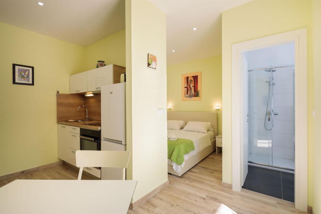 Posteľ alebo postele v izbe v ubytovaní Apartments and Room Alen