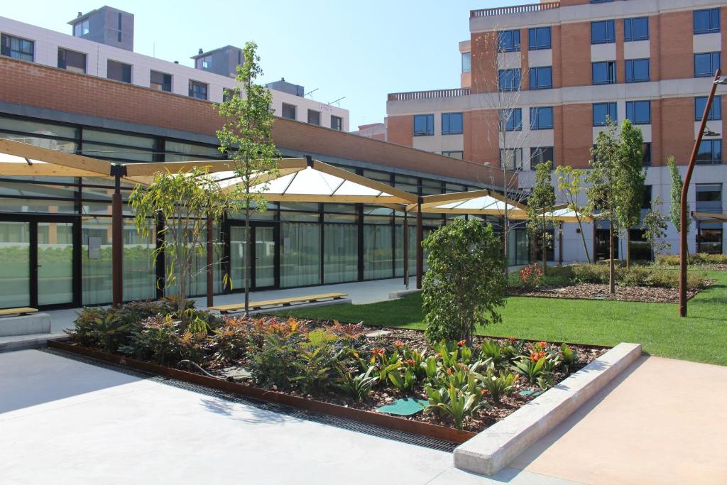 a garden in front of a building at Hotel Alimara in Barcelona