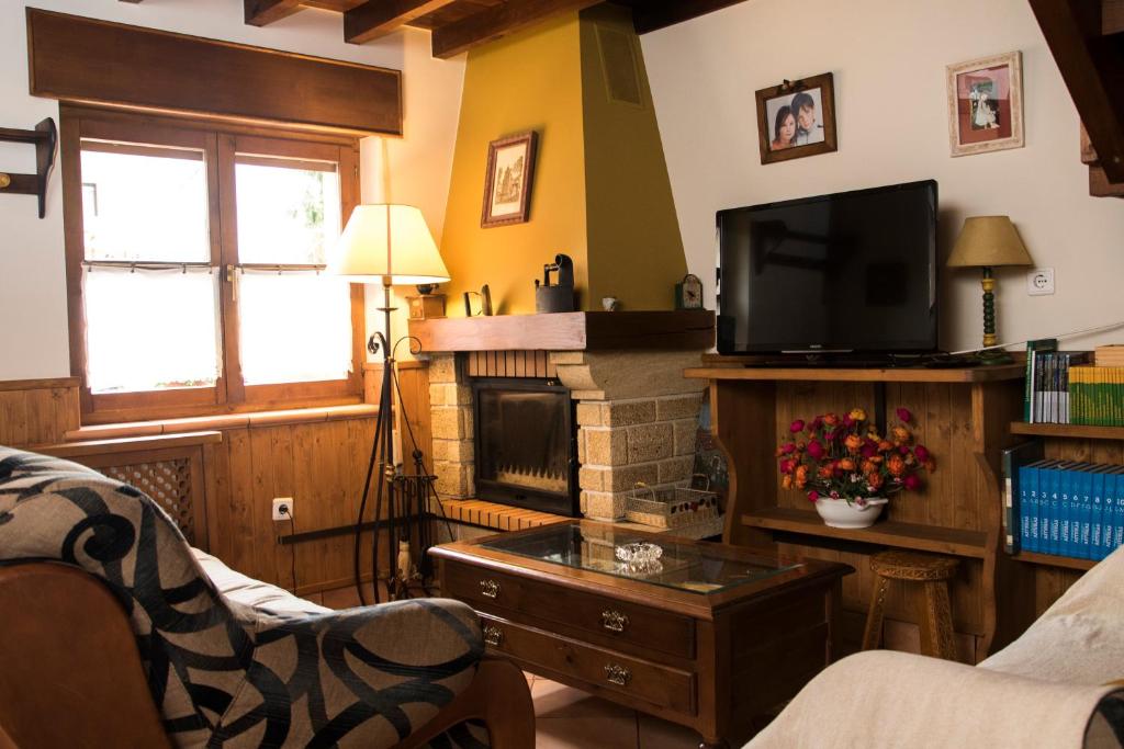 TV a/nebo společenská místnost v ubytování Casa Rural La Regoria