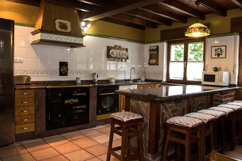 Kuchyň nebo kuchyňský kout v ubytování Casa Rural La Regoria