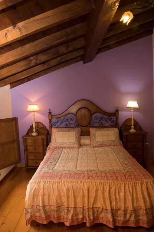 Postel nebo postele na pokoji v ubytování Casa Rural La Regoria