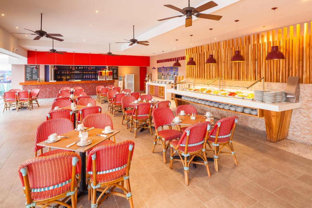 Restaurace v ubytování Decameron Cartagena - All Inclusive
