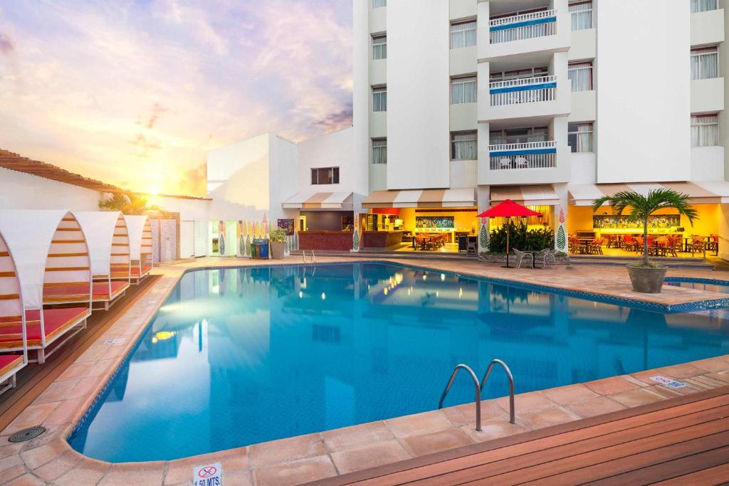 una gran piscina frente a un hotel en Decameron Cartagena - All Inclusive en Cartagena de Indias