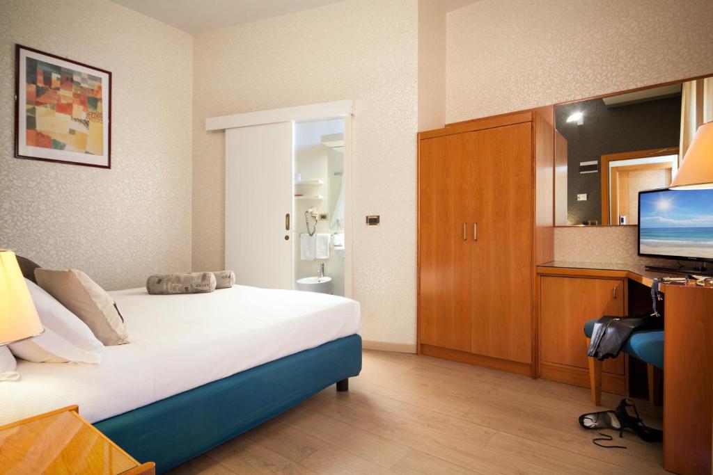 TV a/nebo společenská místnost v ubytování Hotel Kursaal