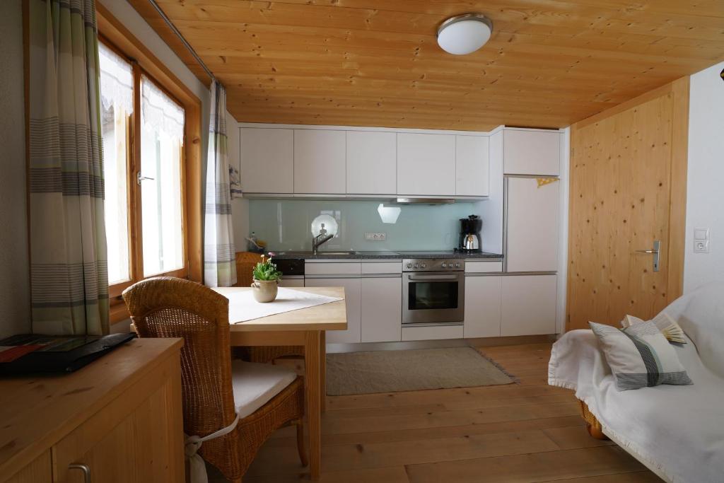 Kuchyň nebo kuchyňský kout v ubytování Mein Elternhaus Gästehaus Waltraud Fink