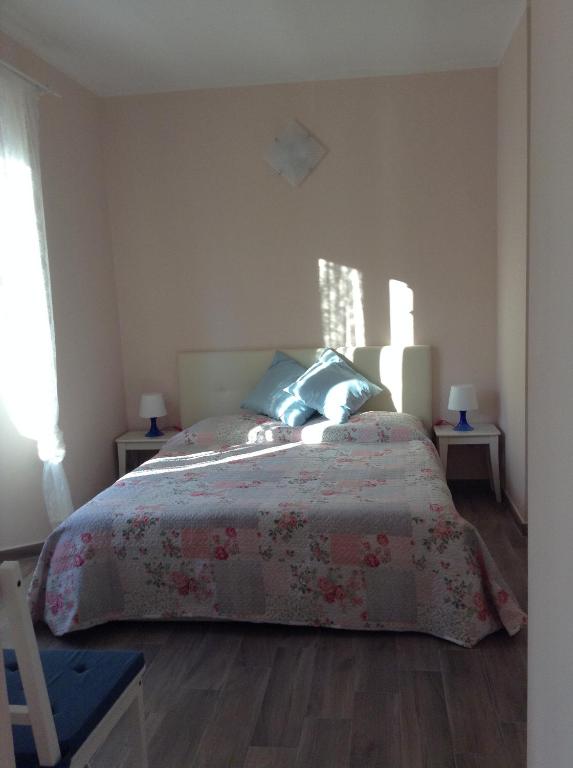 A bed or beds in a room at El Doorado