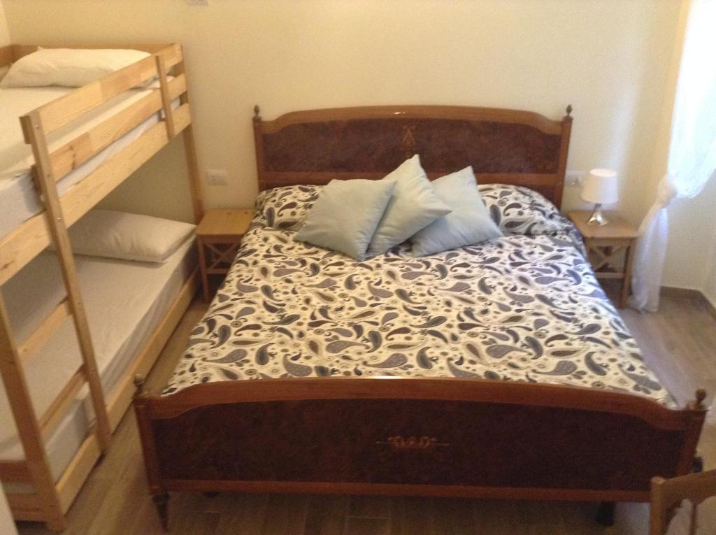 A bed or beds in a room at El Doorado