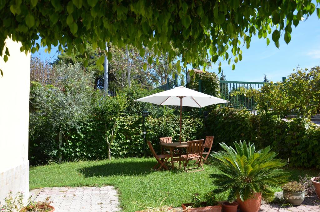 Vonkajšia záhrada v ubytovaní B&B Il Girasole