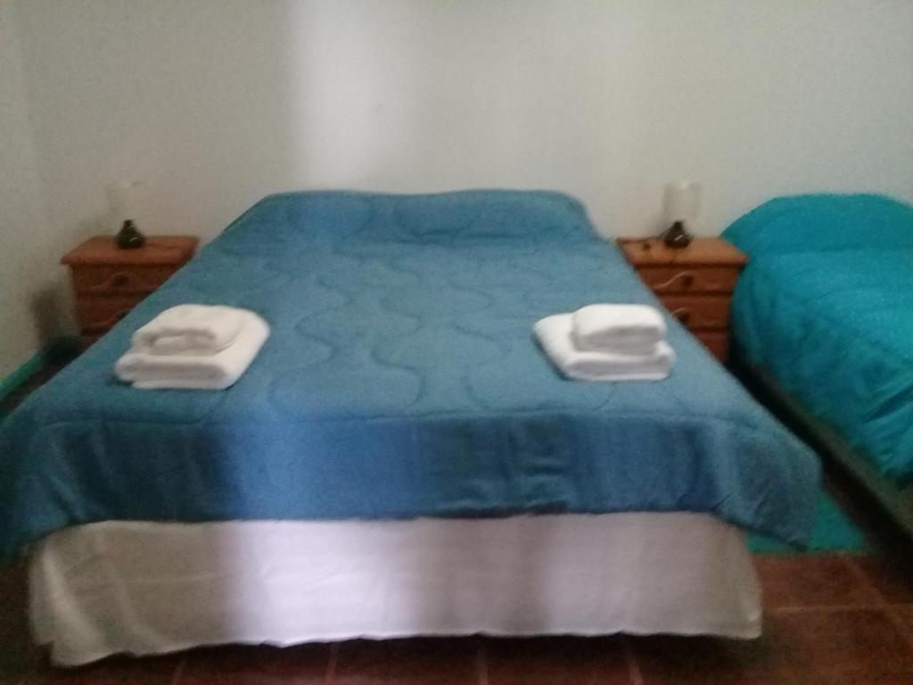 Una cama o camas en una habitación de Hostal Casa Azul