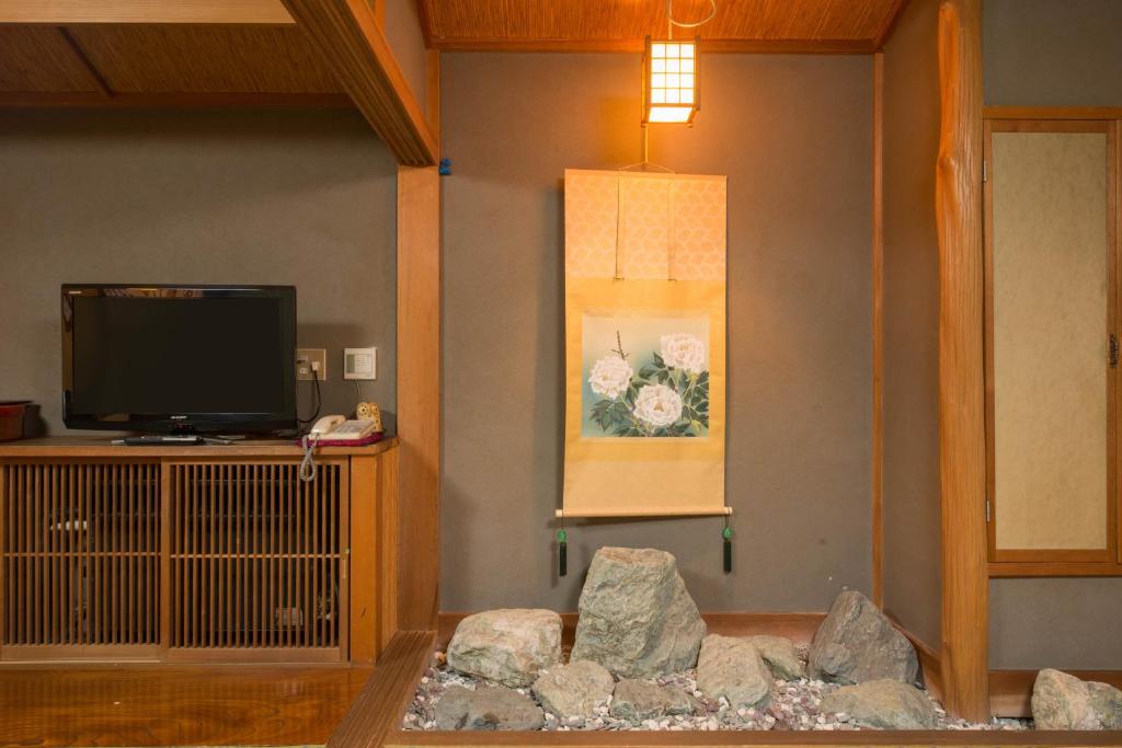 TV a/nebo společenská místnost v ubytování Kappo Ryokan Shiroyama