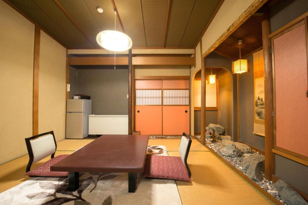 Posezení v ubytování Kappo Ryokan Shiroyama