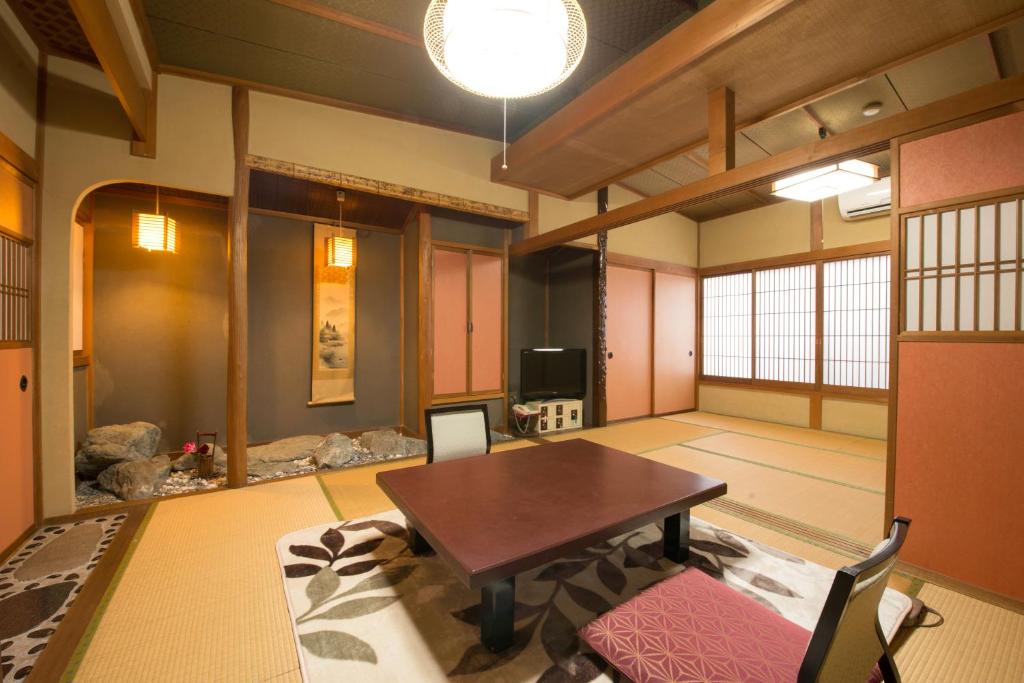 Posezení v ubytování Kappo Ryokan Shiroyama