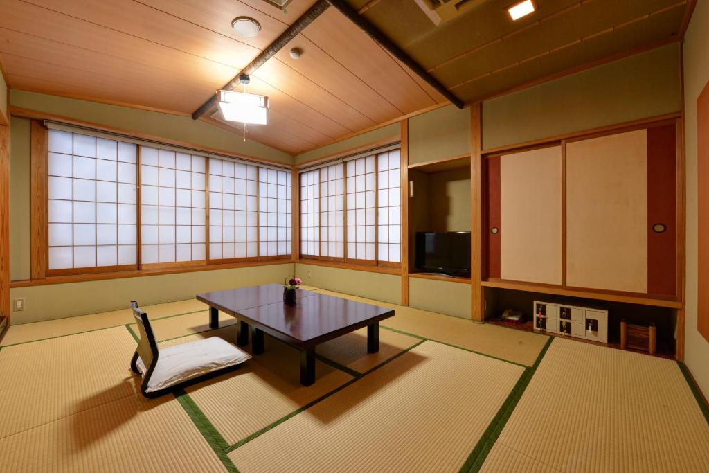Stolní tenis v ubytování Kappo Ryokan Shiroyama nebo okolí