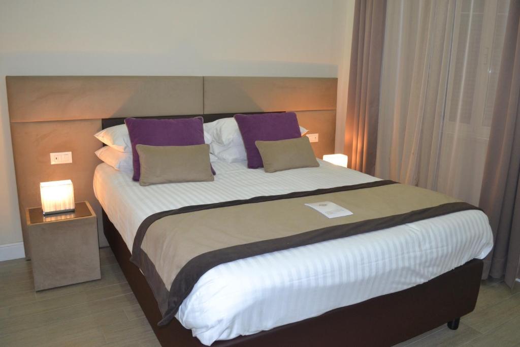 A bed or beds in a room at Bloom Apartment by La Griffe