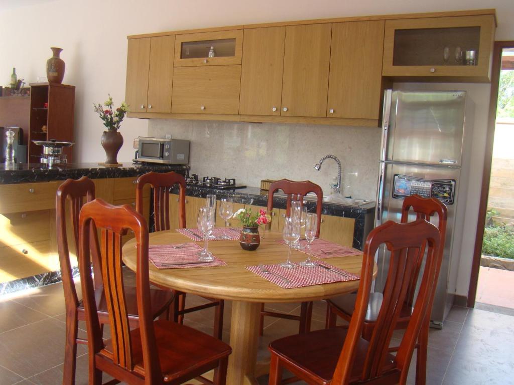 Kuchyň nebo kuchyňský kout v ubytování Phu Quoc Private Villa
