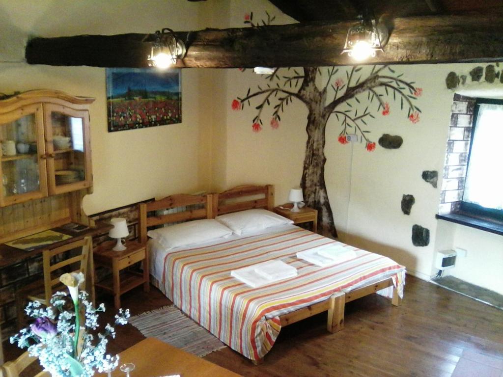 New Arcobaleno Ossegna tesisinde bir odada yatak veya yataklar