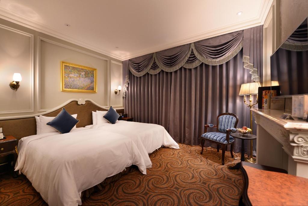 Postel nebo postele na pokoji v ubytování Golden Tulip RS Boutique Hotel-Tainan