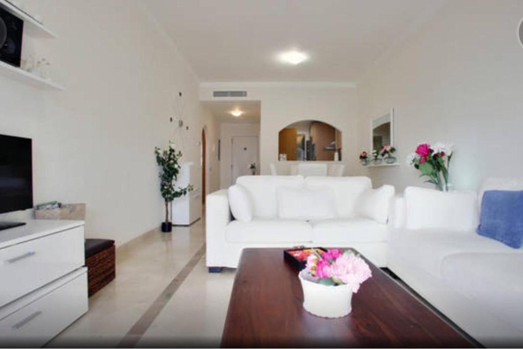 Część wypoczynkowa w obiekcie Apartamento familiar con JARDIN y TERRAZA Privada