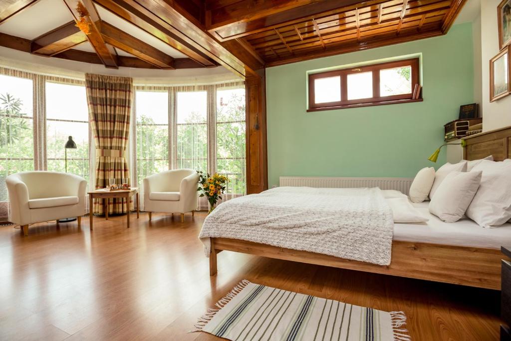 Postel nebo postele na pokoji v ubytování Pštrossova Vila - u klášterní zahrady