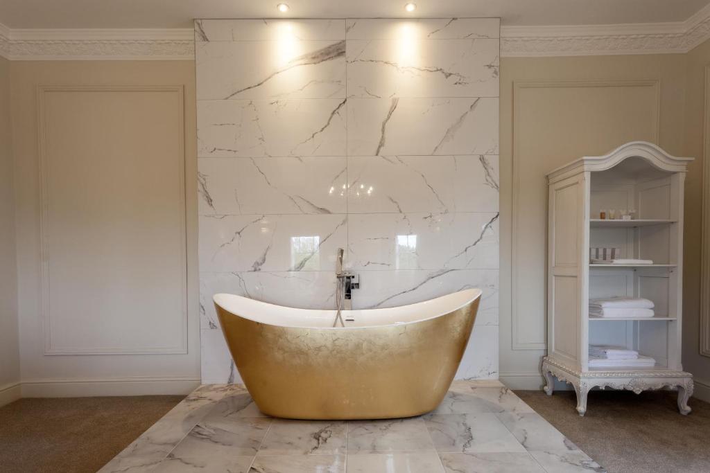 Winstanley House - 