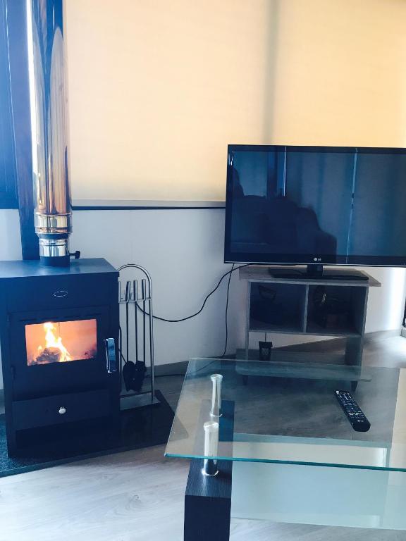 TV a/nebo společenská místnost v ubytování Xenios Guesthouse