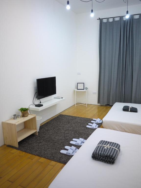 Postel nebo postele na pokoji v ubytování Memory Traveler沐森旅宿無接待毛小孩