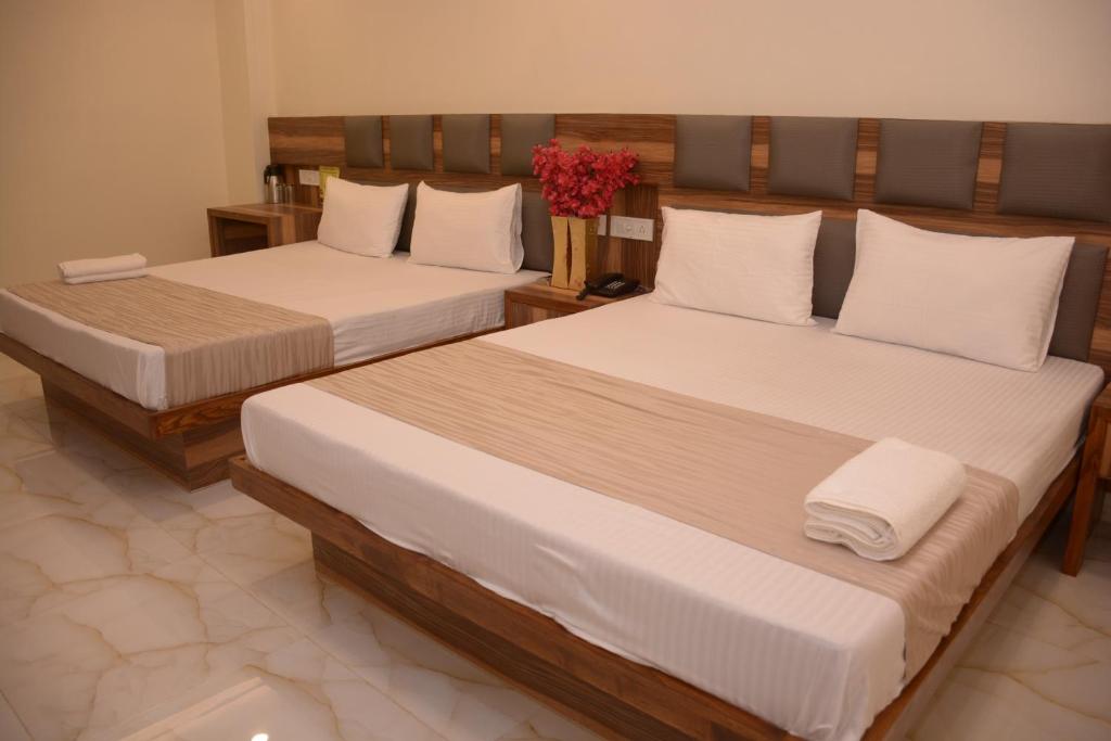 Postel nebo postele na pokoji v ubytování Hotel Golden Oasis - NEAR NEW DELHI RAILWAY STATION