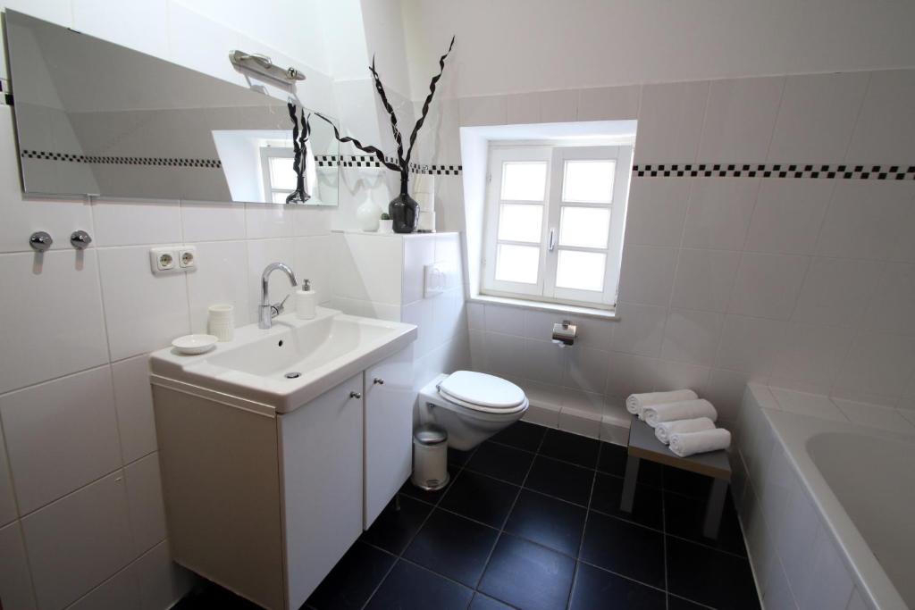 
Studio Apartment with Kingsize Bed (annex) 2.OG
