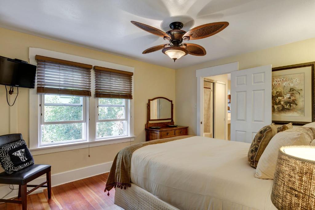 Hillcrest House Bed & Breakfast - Deluxe Queen Room