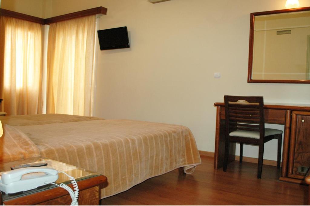 Postel nebo postele na pokoji v ubytování Omiros Hotel