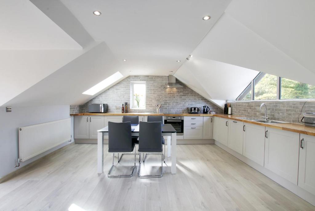 Swansea Valley Holiday Cottages - 