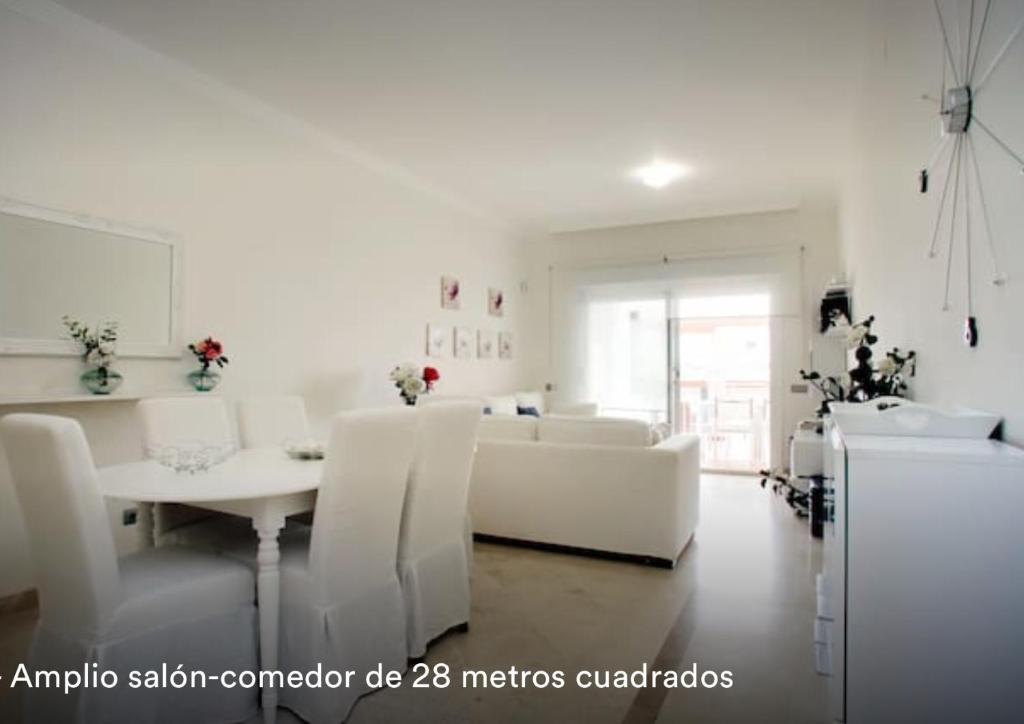 Zdjęcie z galerii obiektu Apartamento familiar con JARDIN y TERRAZA Privada w mieście La Alcaidesa