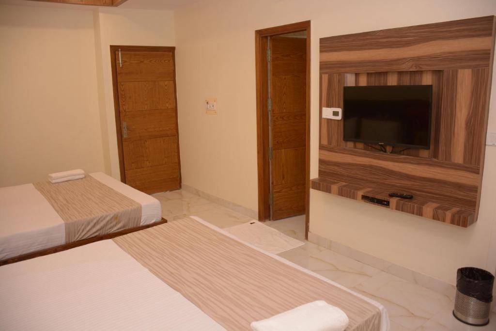 Postel nebo postele na pokoji v ubytování Hotel Golden Oasis - NEAR NEW DELHI RAILWAY STATION
