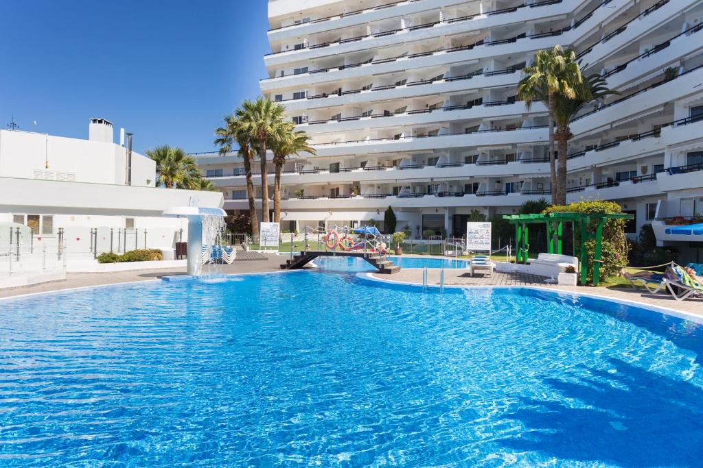 Bazén v ubytovaní Primera línea de mar ! Fantástico apartamento alebo v jeho blízkosti