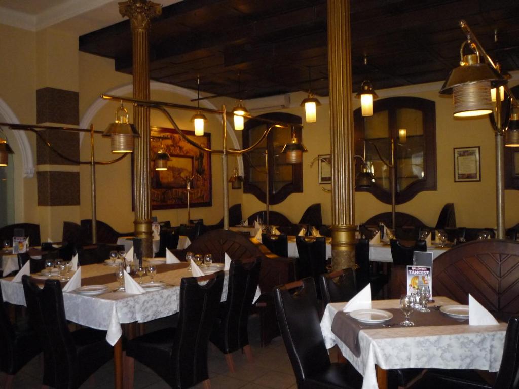 Restauracja lub miejsce do jedzenia w obiekcie Fiume Hotel