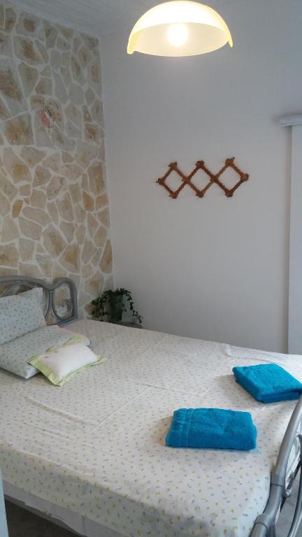 Postel nebo postele na pokoji v ubytování Anthi's Cottage