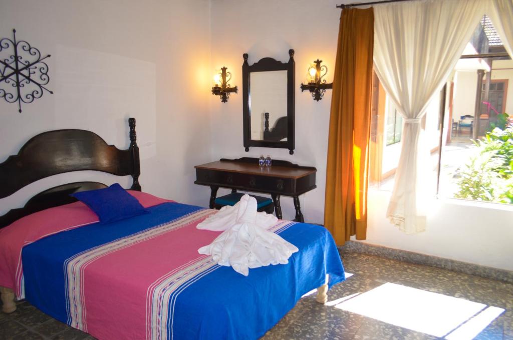 Postel nebo postele na pokoji v ubytování Hotel Villa de Flores