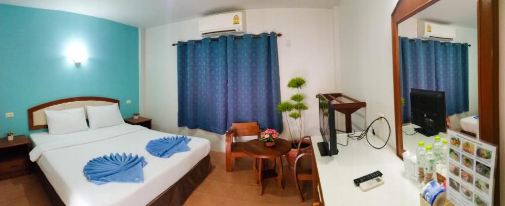 Postel nebo postele na pokoji v ubytování J.Holiday Inn Krabi