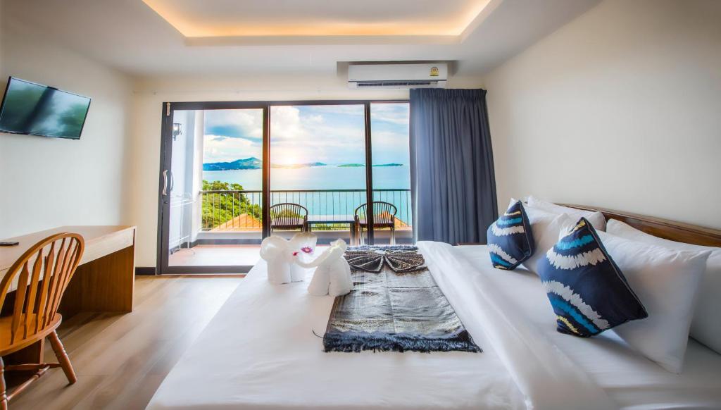 Postel nebo postele na pokoji v ubytování Samui Bayview Resort & Spa - SHA Plus