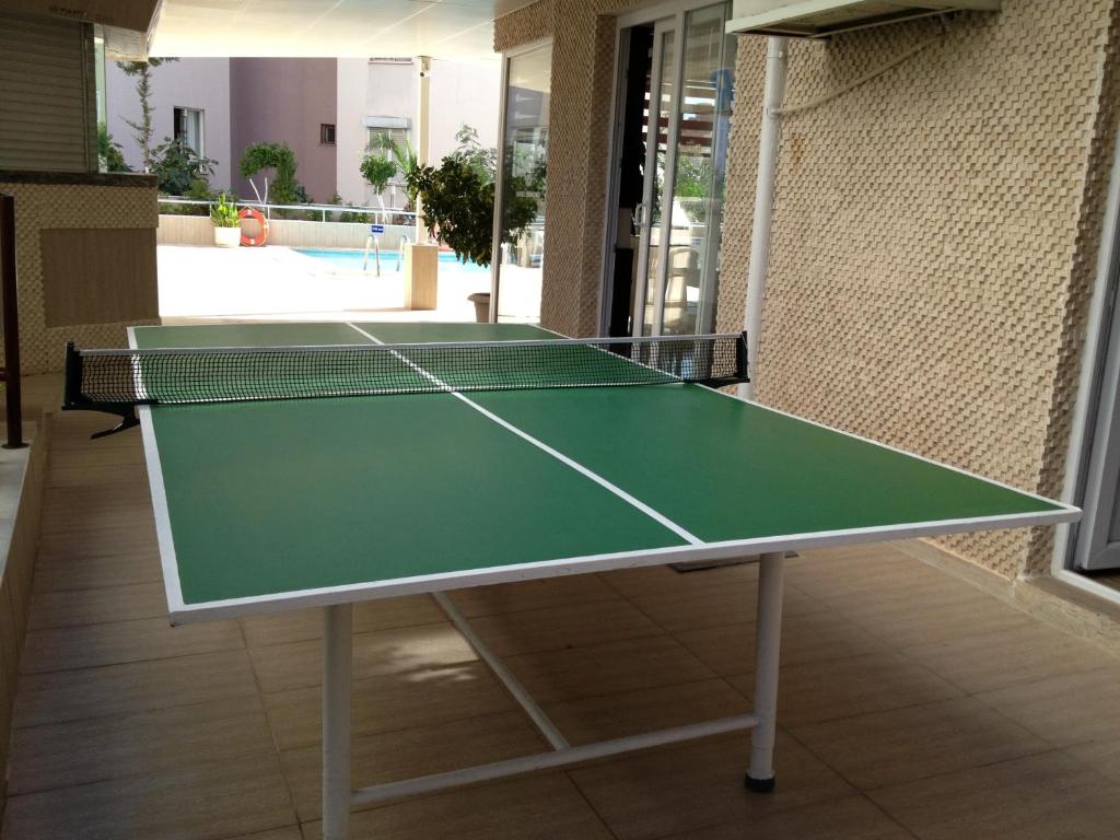 Stolní tenis v ubytování Lara Diamond Hotel nebo okolí
