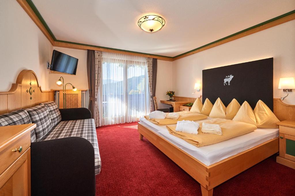Postel nebo postele na pokoji v ubytování Hotel Jagdhof