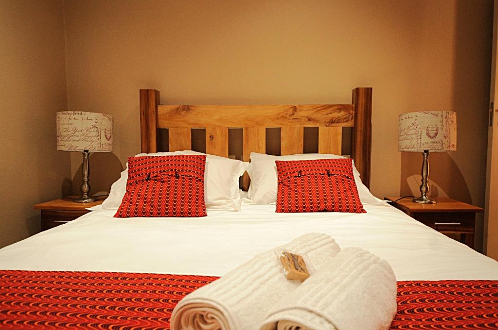 Nukakamma River Guesthouse tesisinde bir odada yatak veya yataklar