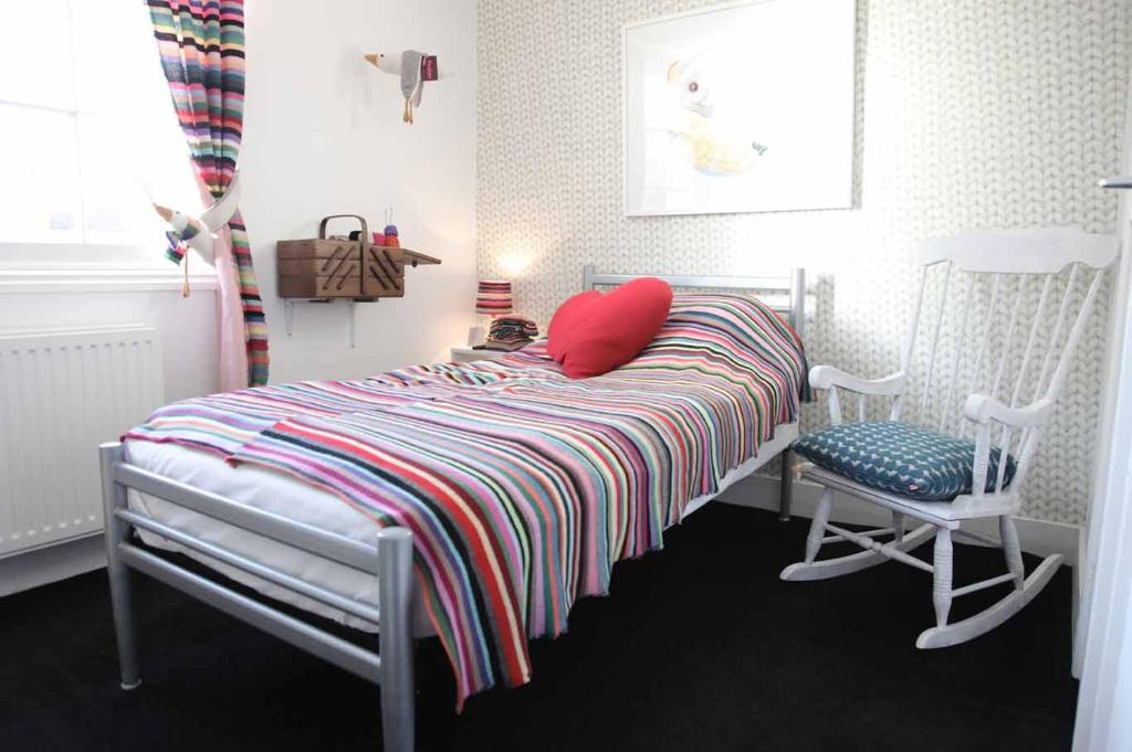 
Single Room - Do Knit Disturb
