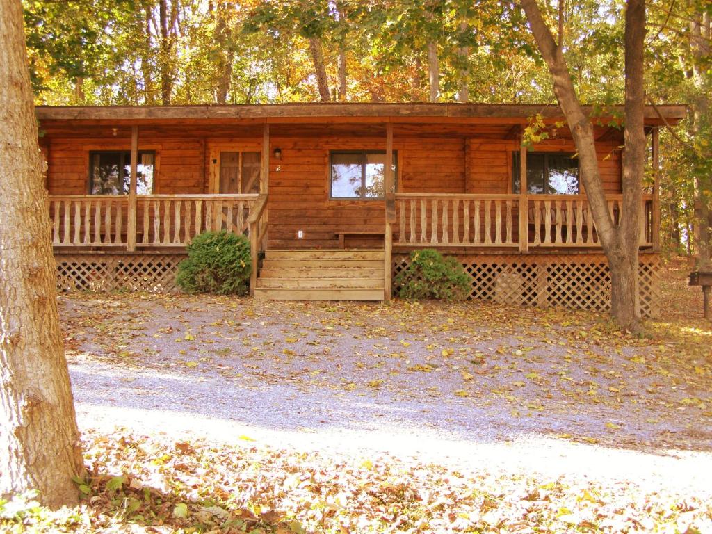 Robin Hill Camping Resort Two Bedroom Cottage 6, Lenhartsville