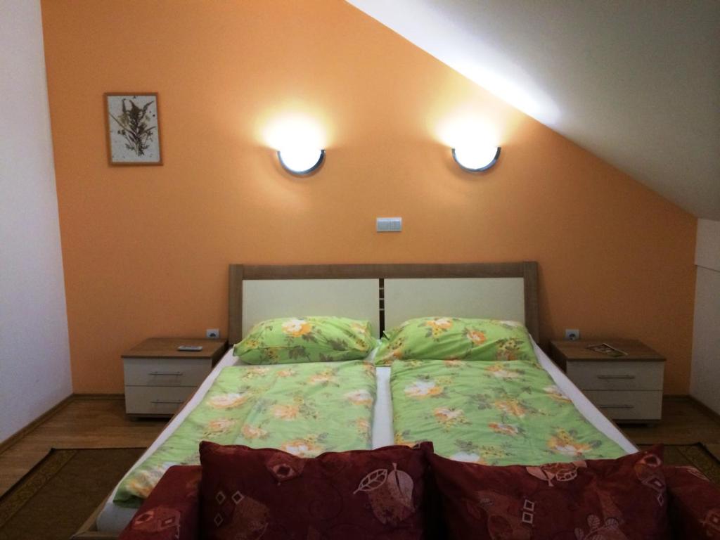 Postel nebo postele na pokoji v ubytování Tourist Farm Šalamun