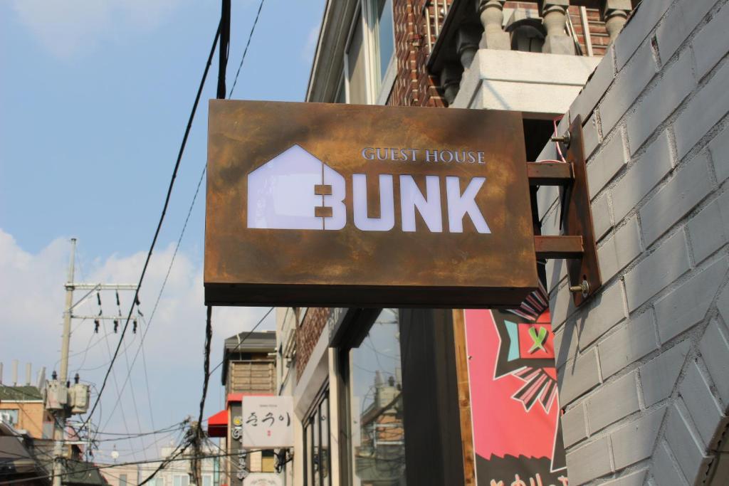 Certifikát, hodnocení, plakát nebo jiný dokument vystavený v ubytování Bunk Guesthouse Hongdae
