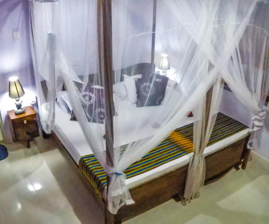 Postel nebo postele na pokoji v ubytování Wijenayake's - Beach Haven Guest House - Galle Fort